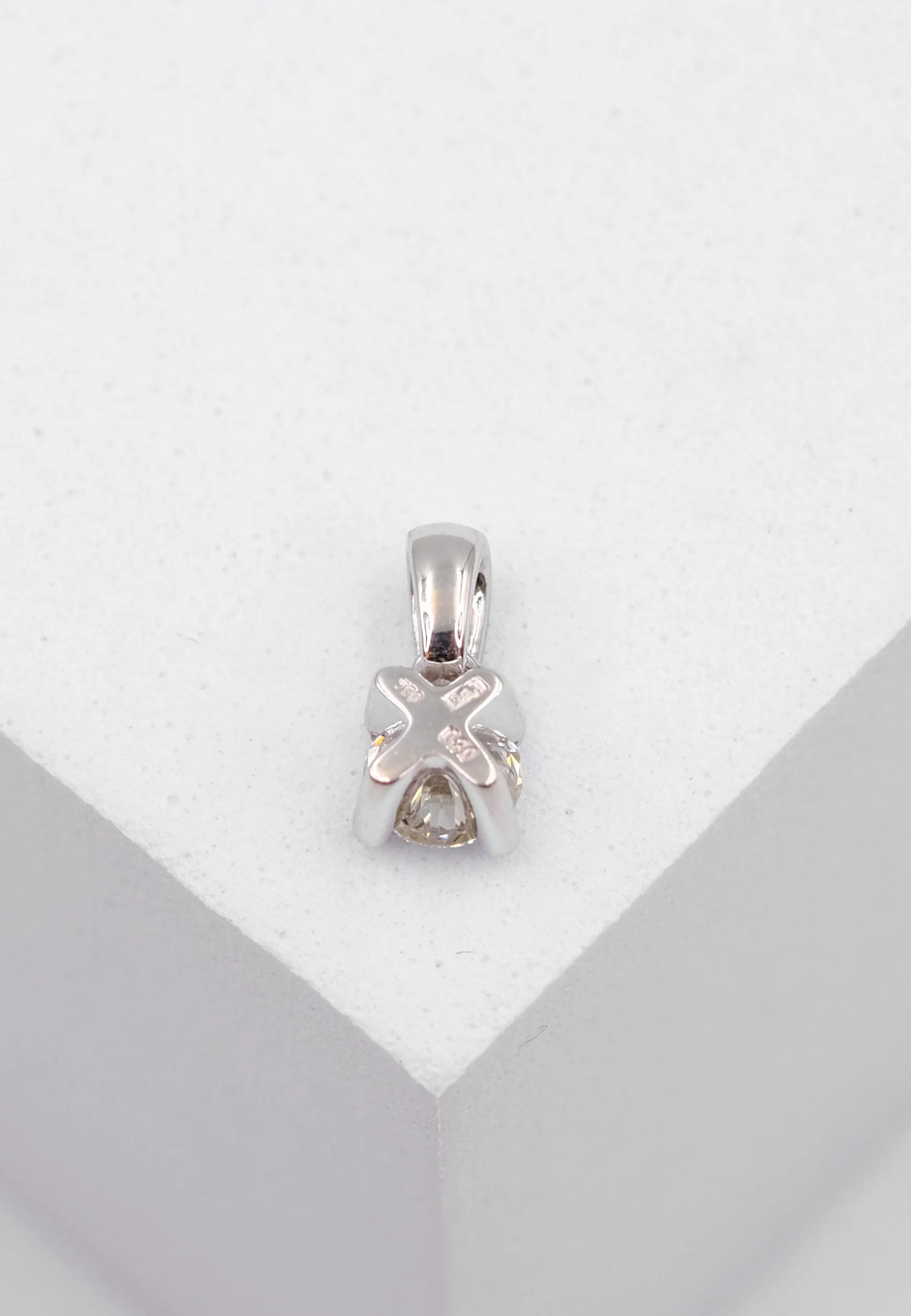 Anhänger 4-Griff-Fassung Diamant 0.30ct. Weissgold 750