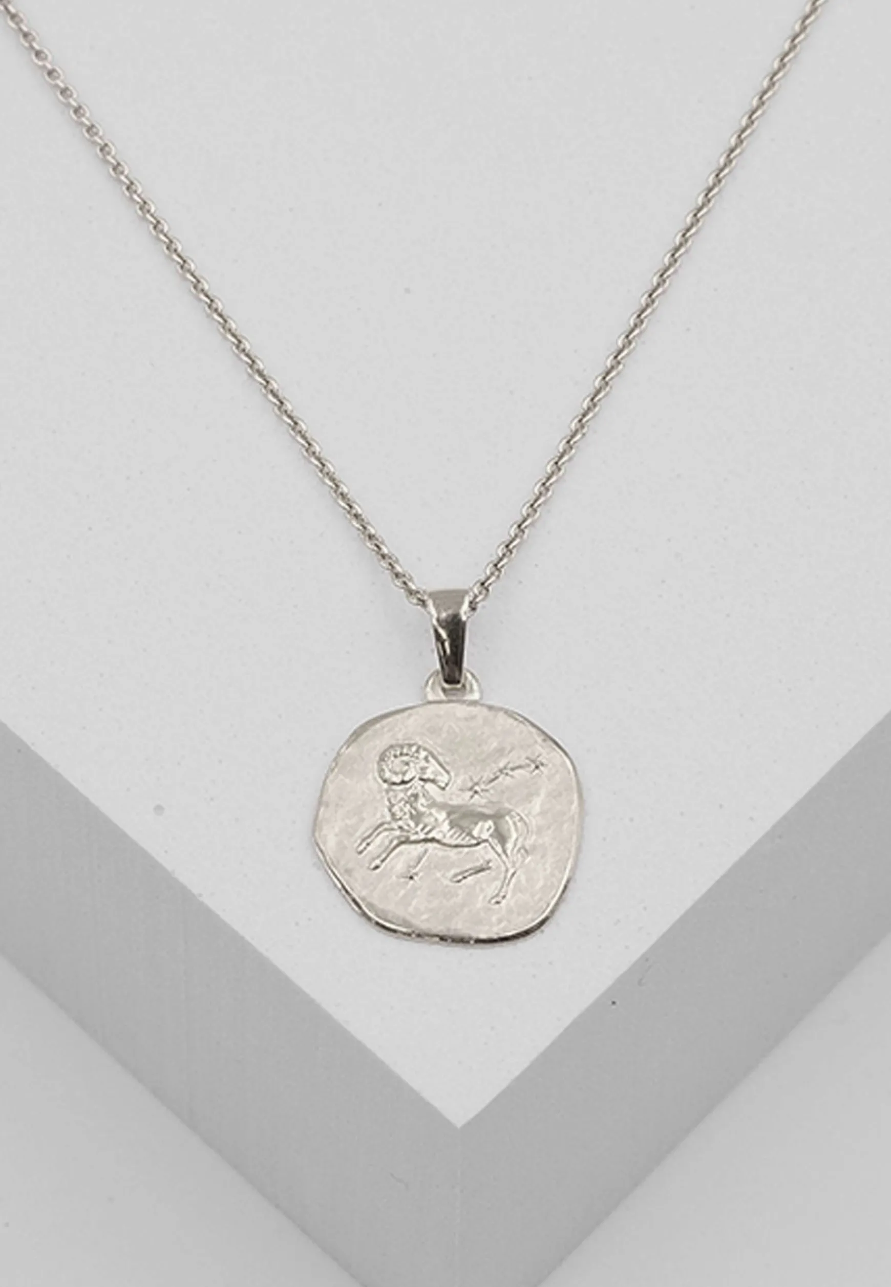 Anhänger Sternzeichen Widder Weissgold 750, 16x22mm