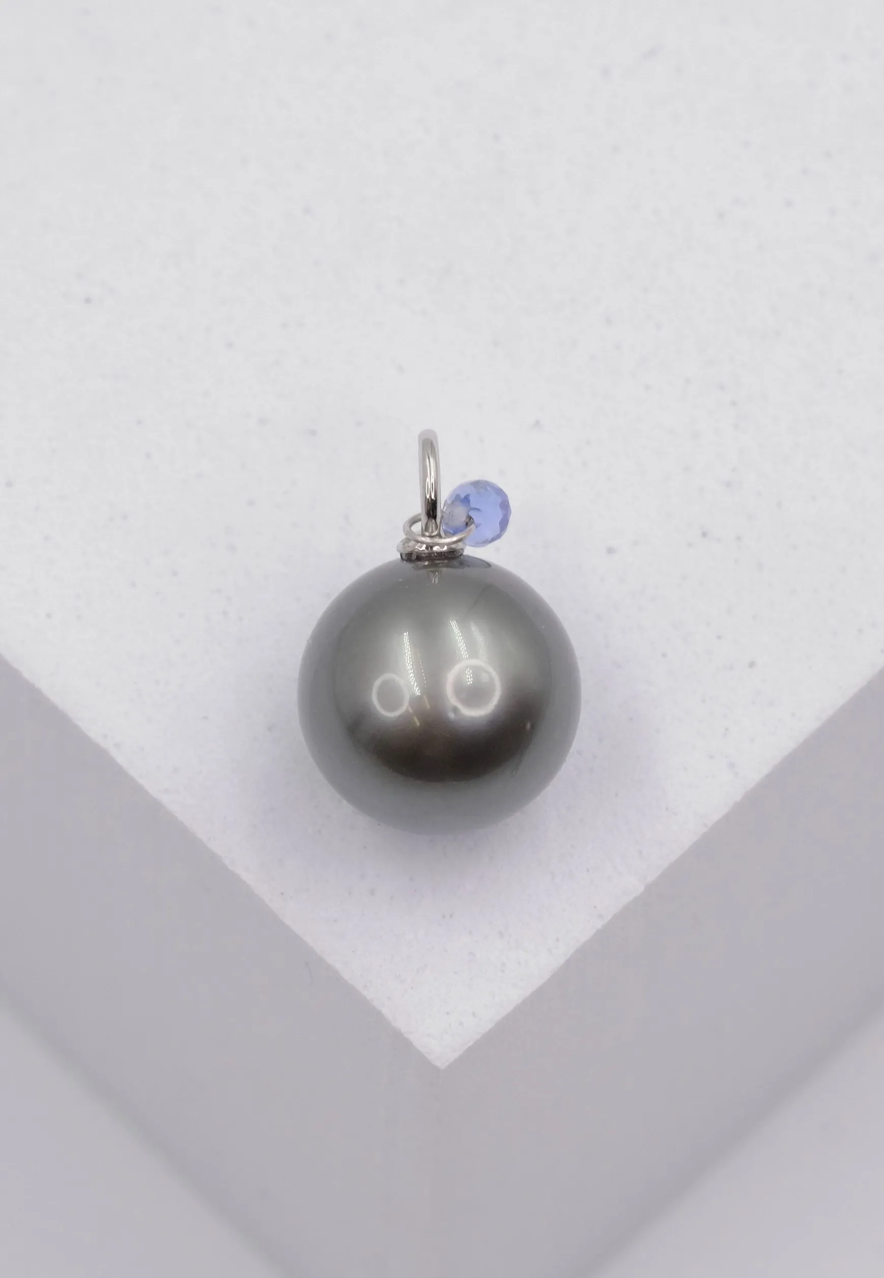 Anhänger Weissgold 750 Tahiti Perle 10-11mm Saphir