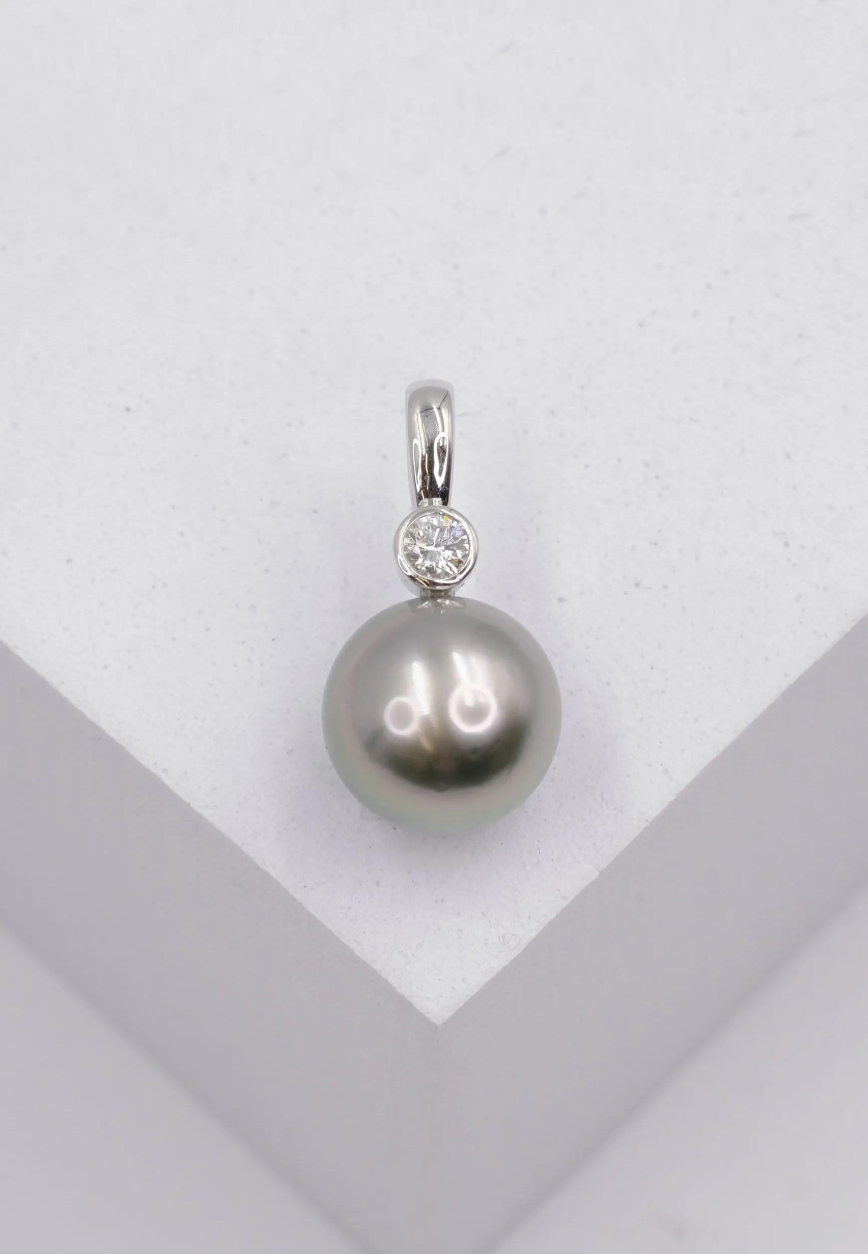 Anhänger Weissgold 750 Tahiti Perle 10-10.5mm Brillant 0.10ct.