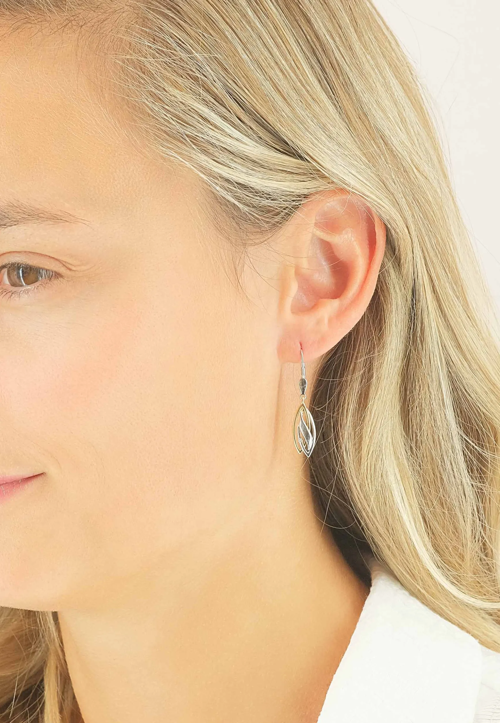 Ohrhänger Bicolor Gelb-/Weissgold 750 Diamant 0.02ct. 29x7mm