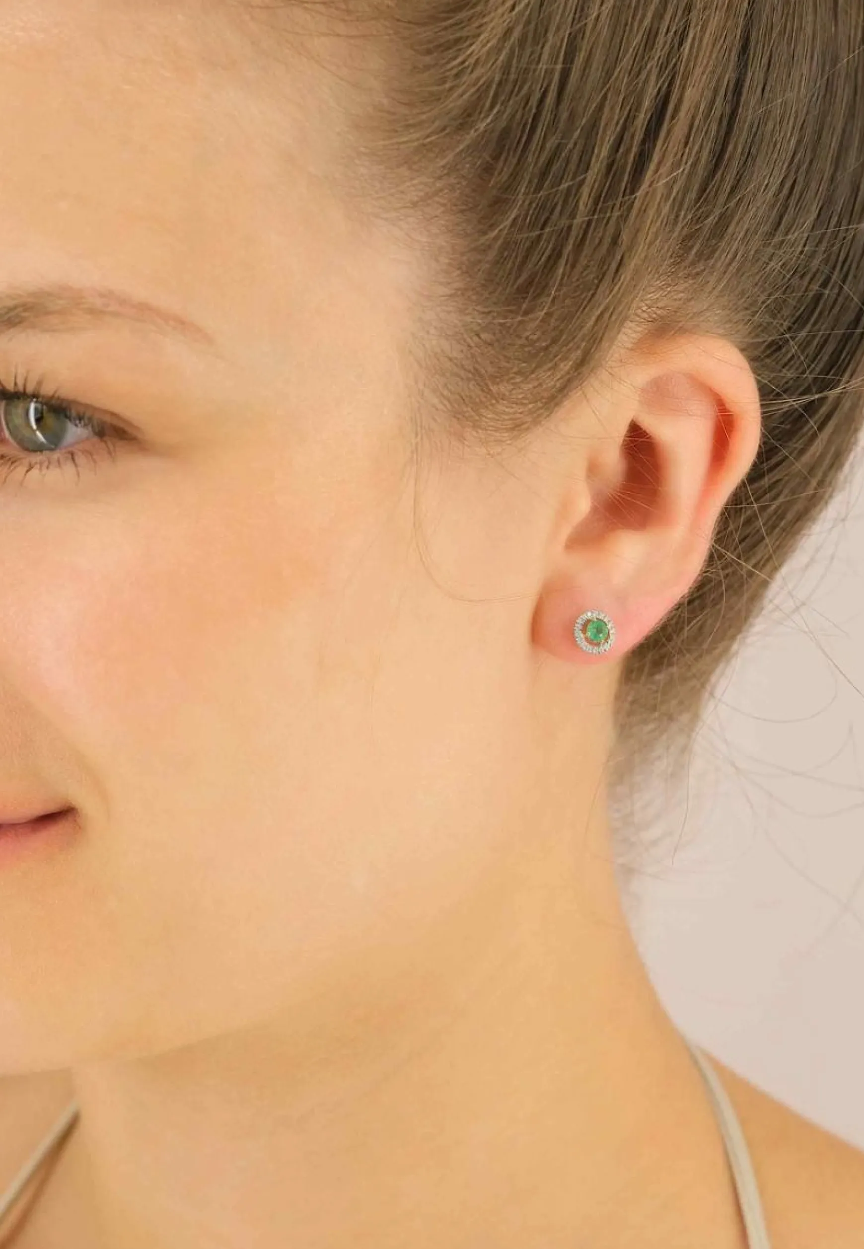 Ohrstecker Weissgold 750 Smaragd 0.34ct. Brillanten 0.10ct