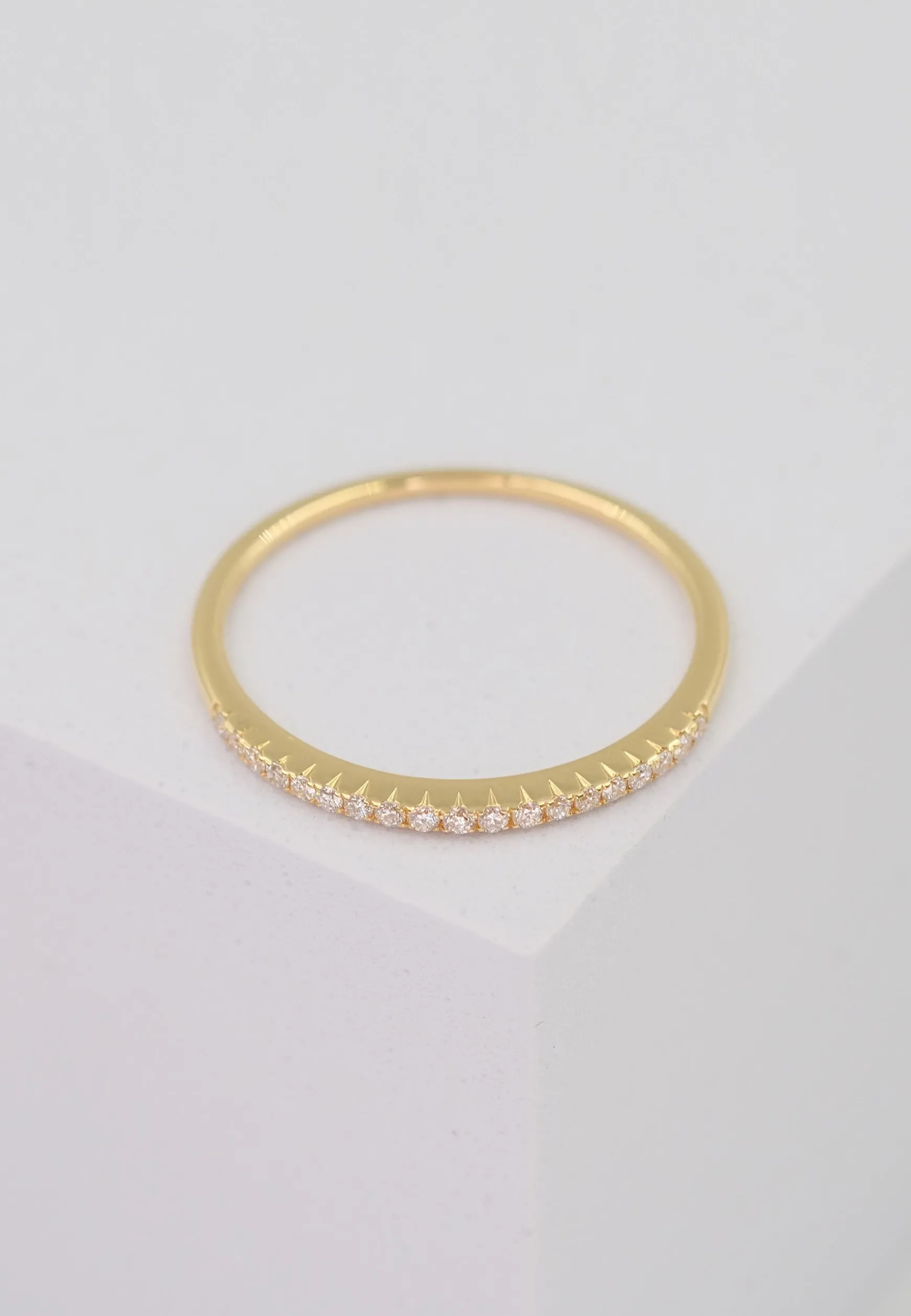 Ring Gelbgold 750 Brillanten 0.10ct. Rivère 4-Grifffassung (56)