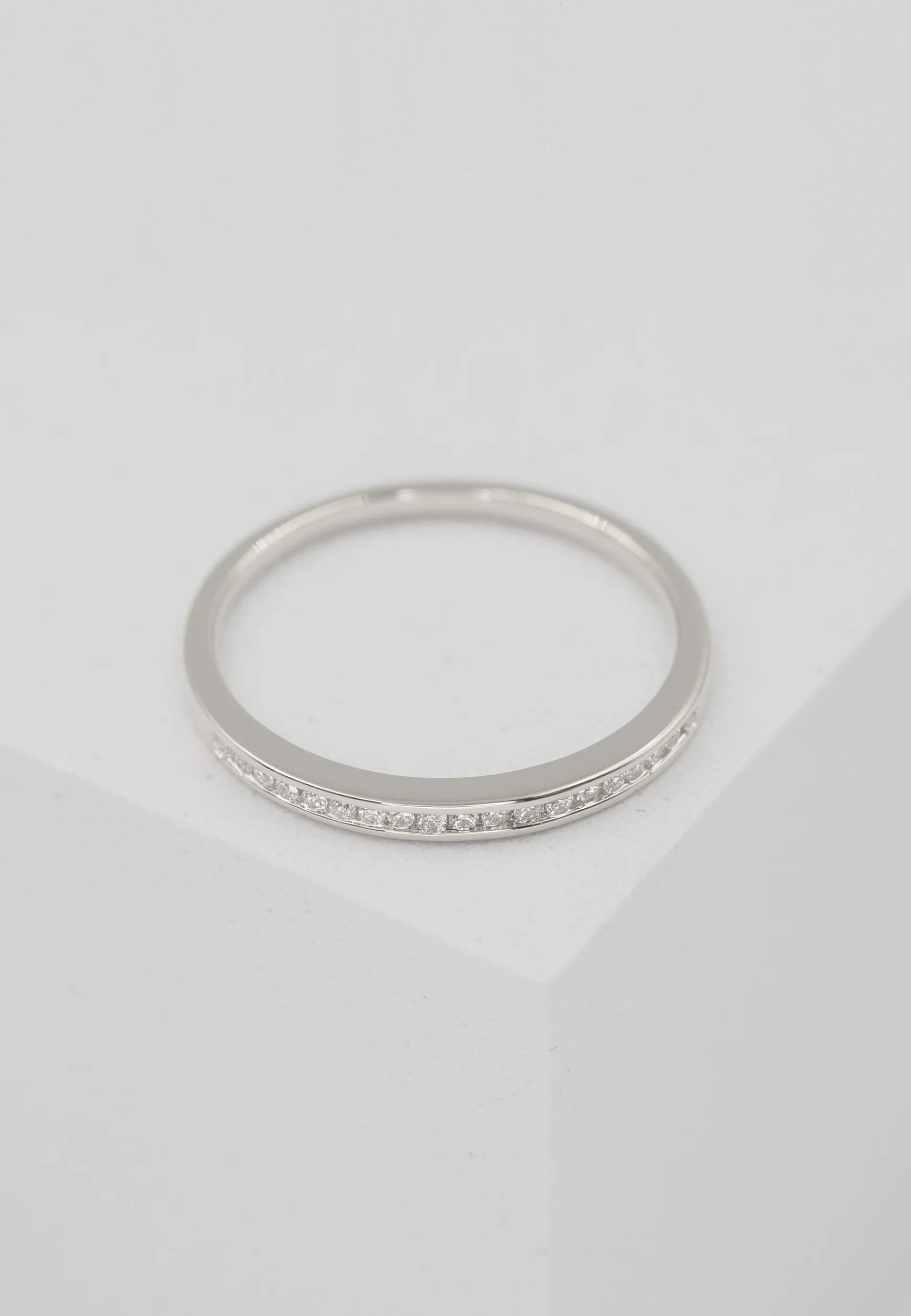 Ring Weissgold 750 Brillanten 0.10ct. Rivère Kanalfassung (52)