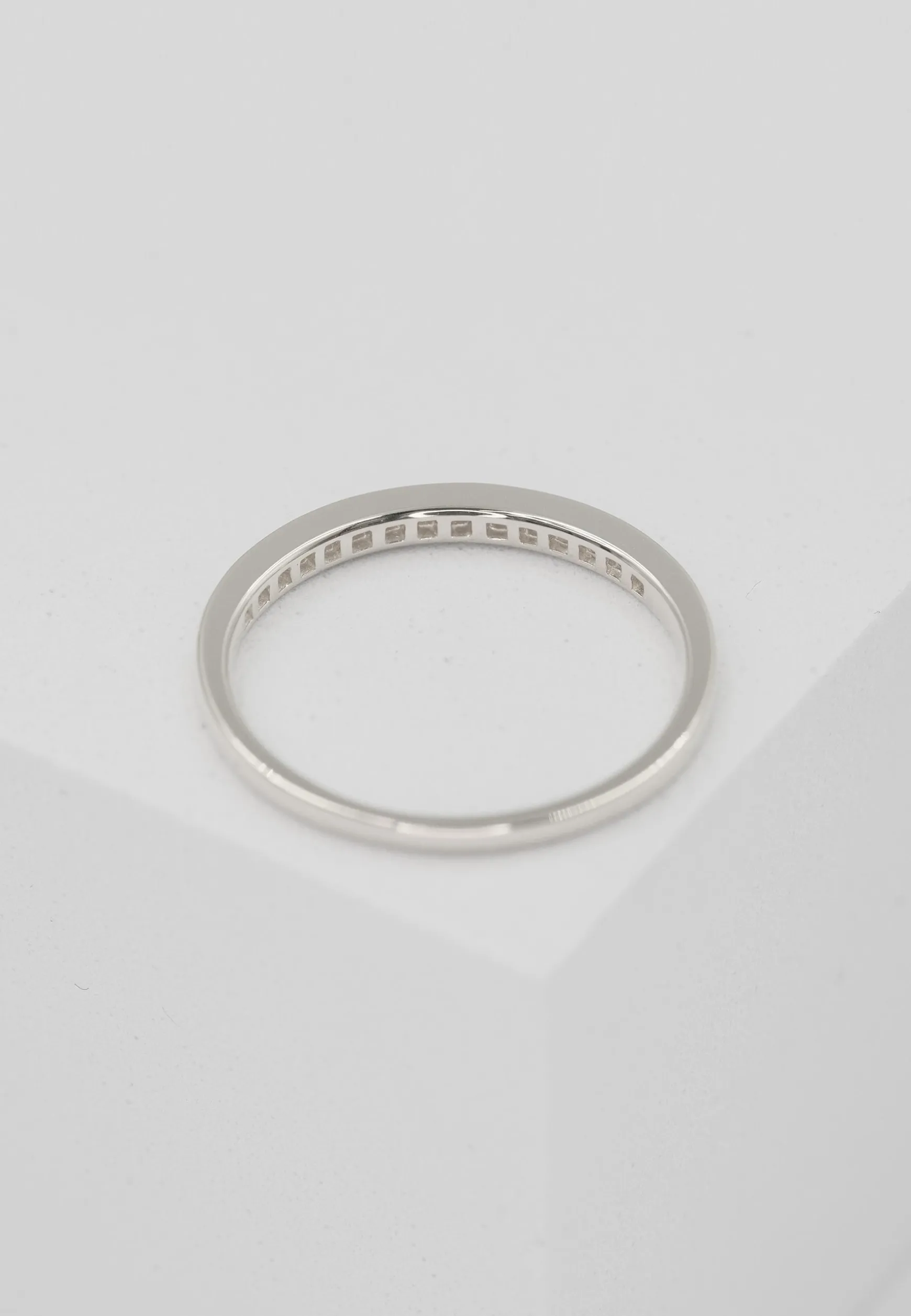 Ring Weissgold 750 Brillanten 0.10ct. Rivère Kanalfassung (52)