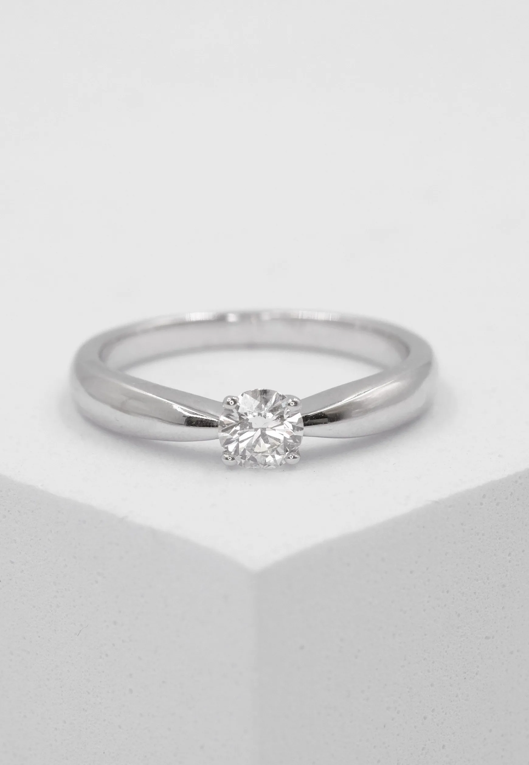 Solitaire Ring Diamant 0.30ct. Weissgold 750
