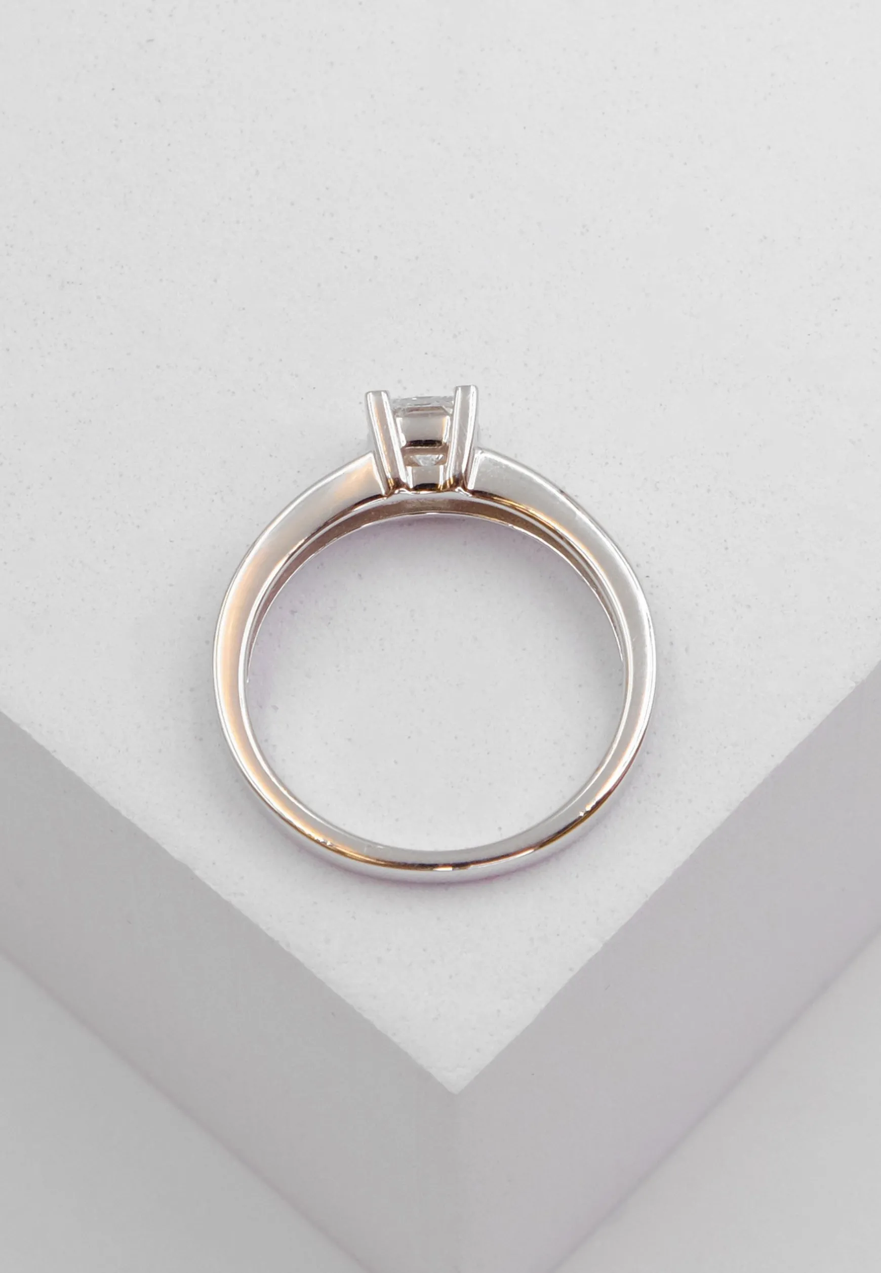 Solitaire Ring Diamant 0.47ct. Princess Weissgold 750