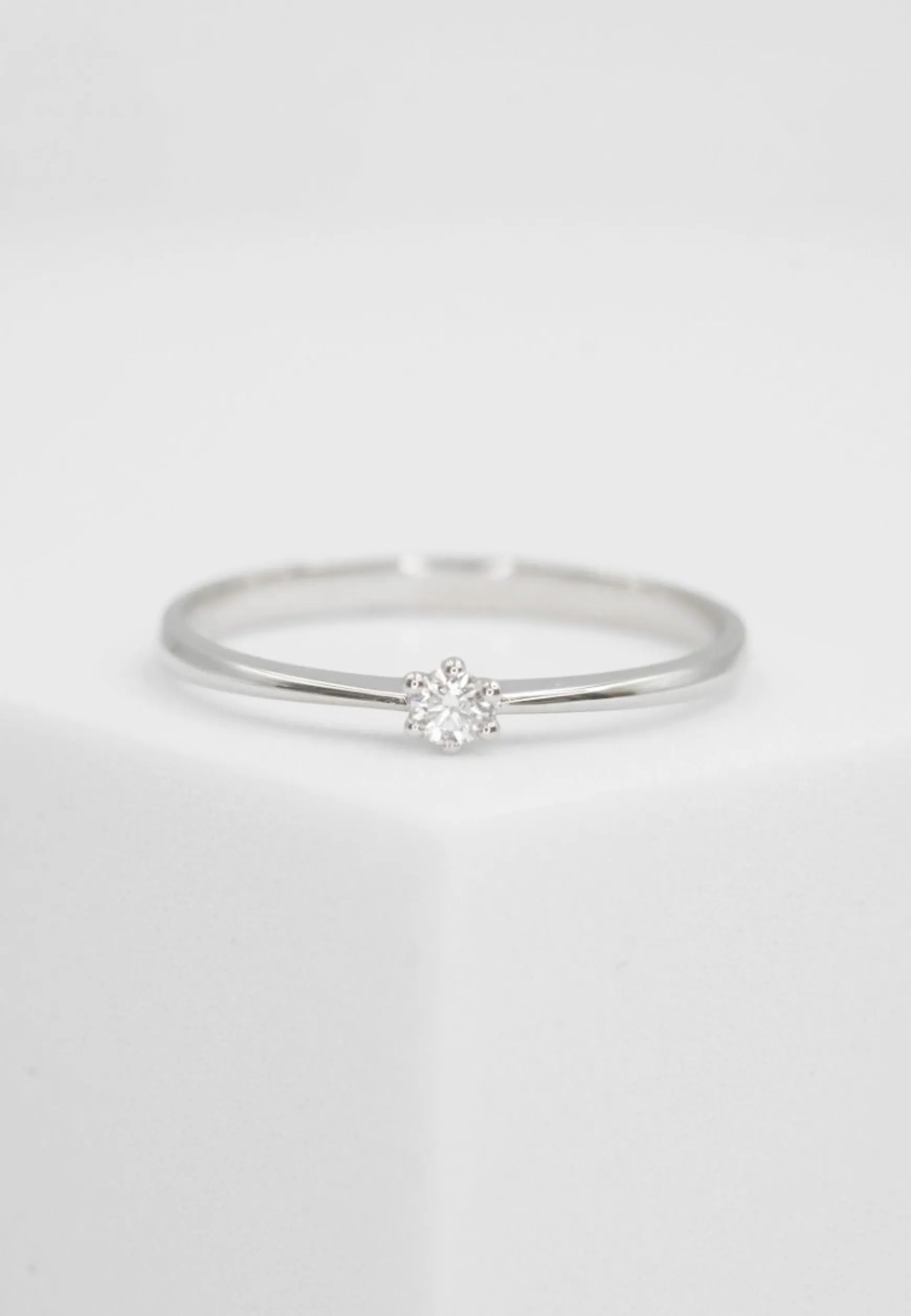 Solitär Ring 750/18K Weißgold Diamant 0,05ct.