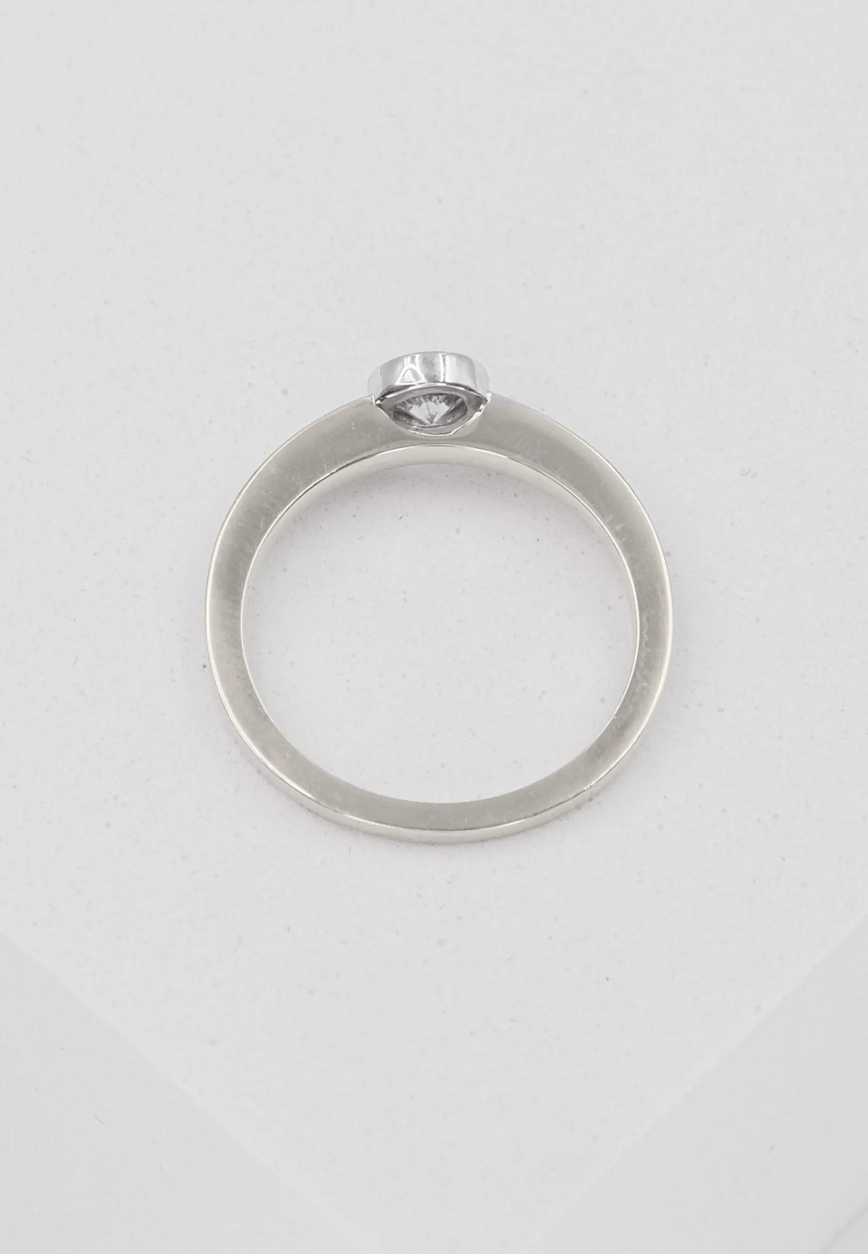 Solitär Ring Zargen-Fassung Weissgold 750, Brillant 0.33ct. (56)