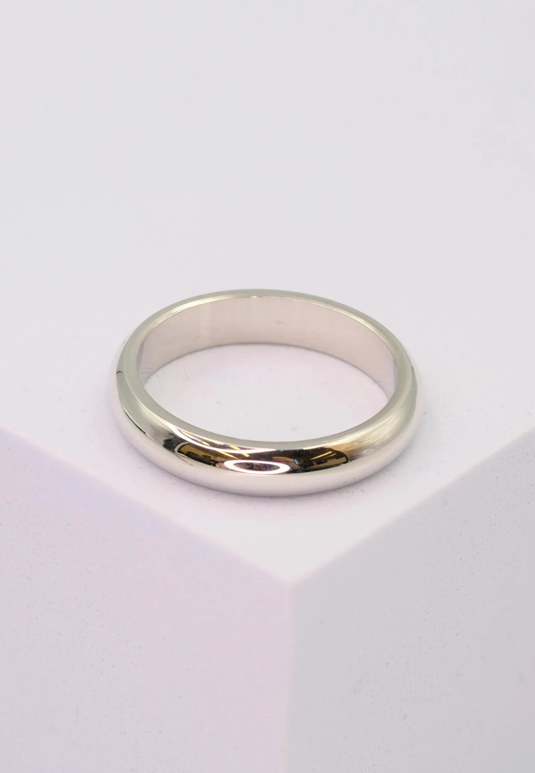 Trauring Weissgold 750 halbrund bombiert (54)