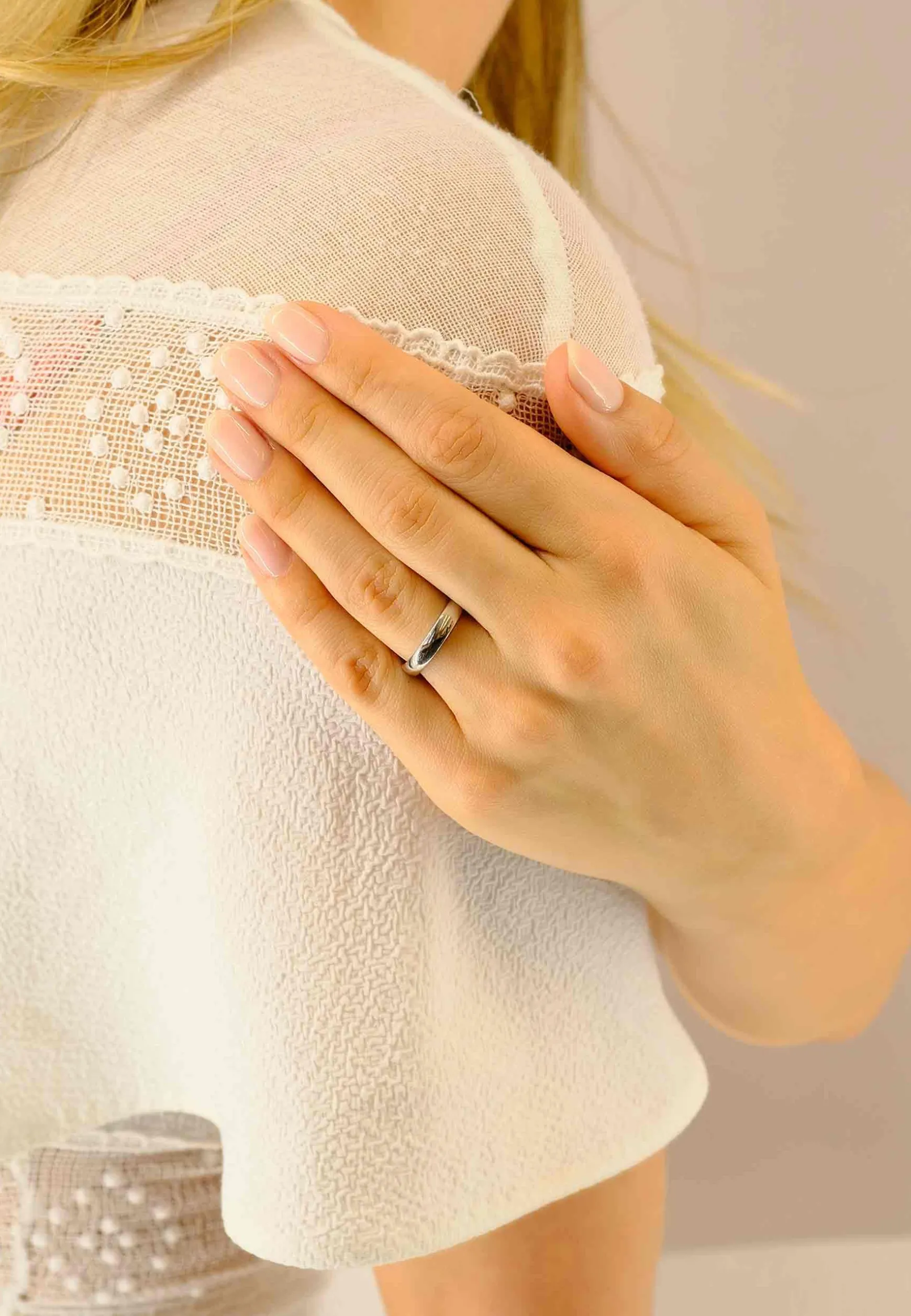 Trauring Weissgold 750 Innenschiene bombiert (64)